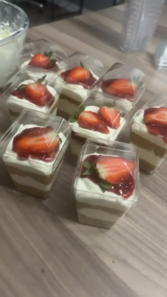 Strawberry cheesecake cup de Douceur Lakay